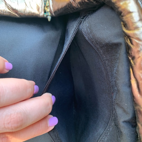 Vintage Genuine Metallic Clam-Shape Crossbody Bag - Picture 7 of 7